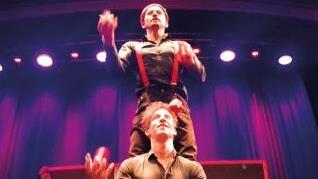 Das Duo Spasskoffer zeigt Abends noch eine Feuershow. Foto: ZirkArtFestival
