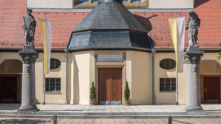 Der Kirchenvorplatz heute      Foto: Kießling