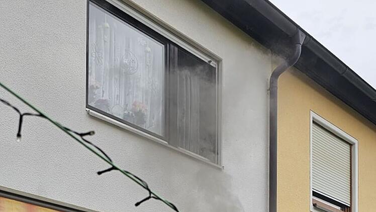 Neustadt: Explosion, Rettung aus Hochhaus, Schlangenalarm - Feuerwehr berichtet von verrücktem Tag