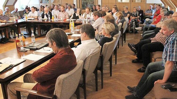 Sehr viele Bürger nahmen an der Ratssitzung am Dienstag teil.  Foto: Friedwald Schedel