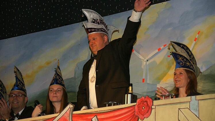 Holger Dremel leitete als Pr&auml;sident des Elferrates mit viel Witz und Humor die Sche&szlig;litzer Prunksitzung. Foto: Joseph Beck