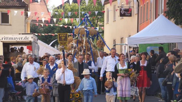 23 Wagen pr&auml;sentierten sich beim Festzug mit landwirtschaftlichen Themen.  Alle Fotos: Joseph Beck