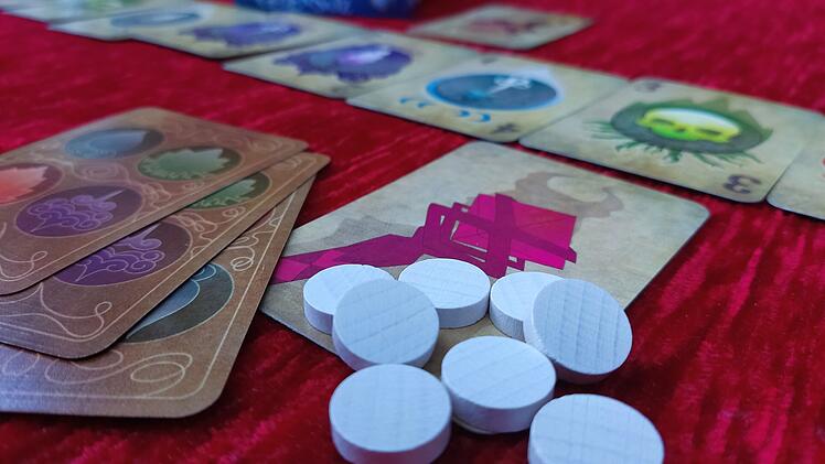 Spiele-Test Gegensatz: Rezension des Micro-Kartenspiels