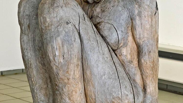 Gerhard Nerowski: Hockende mit Kette (Pappel)Foto: Jochen Berger