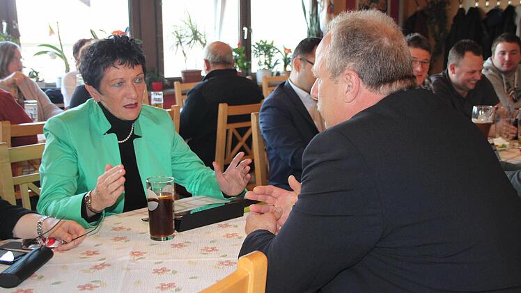 Karg mit der SPD-Kreisvorsitzenden Inge Aures. Foto: Jochen Nützel