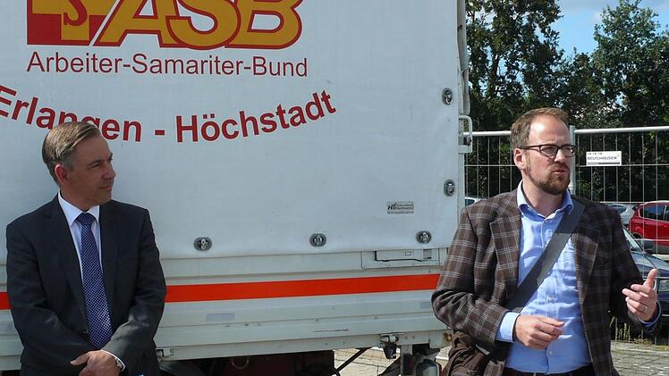 Freuen sich über die erneute Zusammenarbeit: Landrat Alexander Tritthart und Oberbürgermeister Florian Janik.
