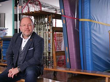 Markus Arneth, Rektor des Jack-Steinberger-Gymnasiums, kann die Schulturnhalle  nicht für den Unterricht einplanen.