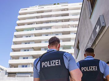 Gelbe Tonne aus Fürther Hochhaus geworfen