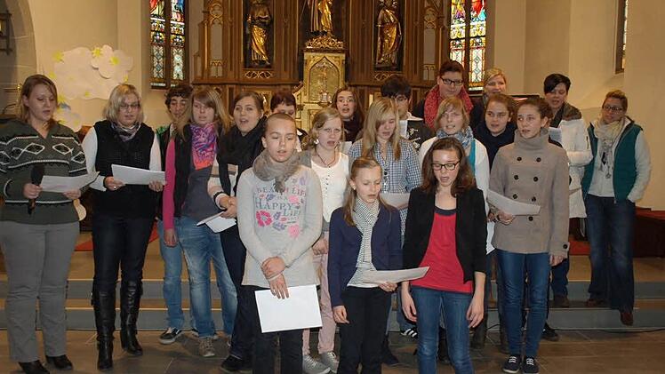 Der Jugendchor der "Angels" sang "Ehre sei Gott in der Höhe".