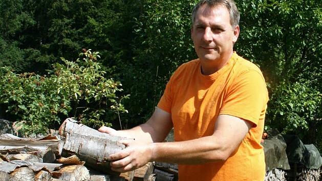 Urpl&ouml;tzlich erwischte es Thorsten Becker: Er infizierte sich bei Holzarbeiten mit dem Virus.  Foto: Birgit Adam