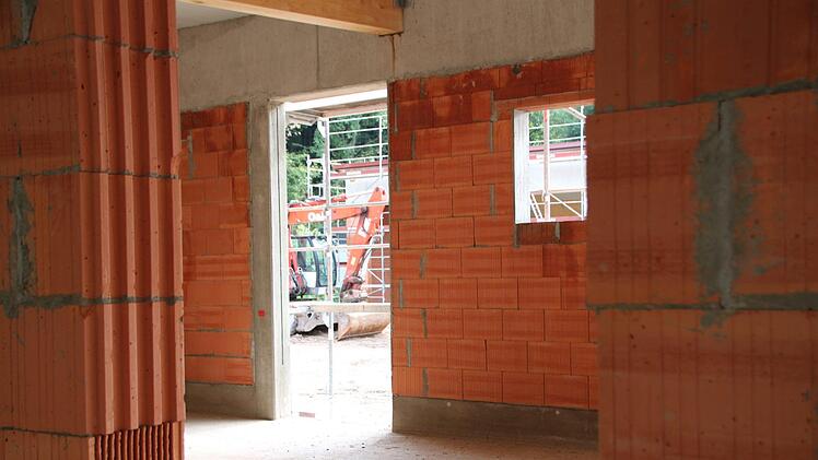 Der Rohbau der neuen Rettungswache in Bad Brückenau steht schon. Foto: Ulrike Müller
