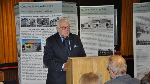 Michael Imhof hielt anlässlich der Eröffnung der Ausstellung "400 Jahre Juden in der Rhön" im Franz-Miltenberger-Gymnasium Bad Brückenau einen Vortrag.  Foto: Dirk Hönerlage