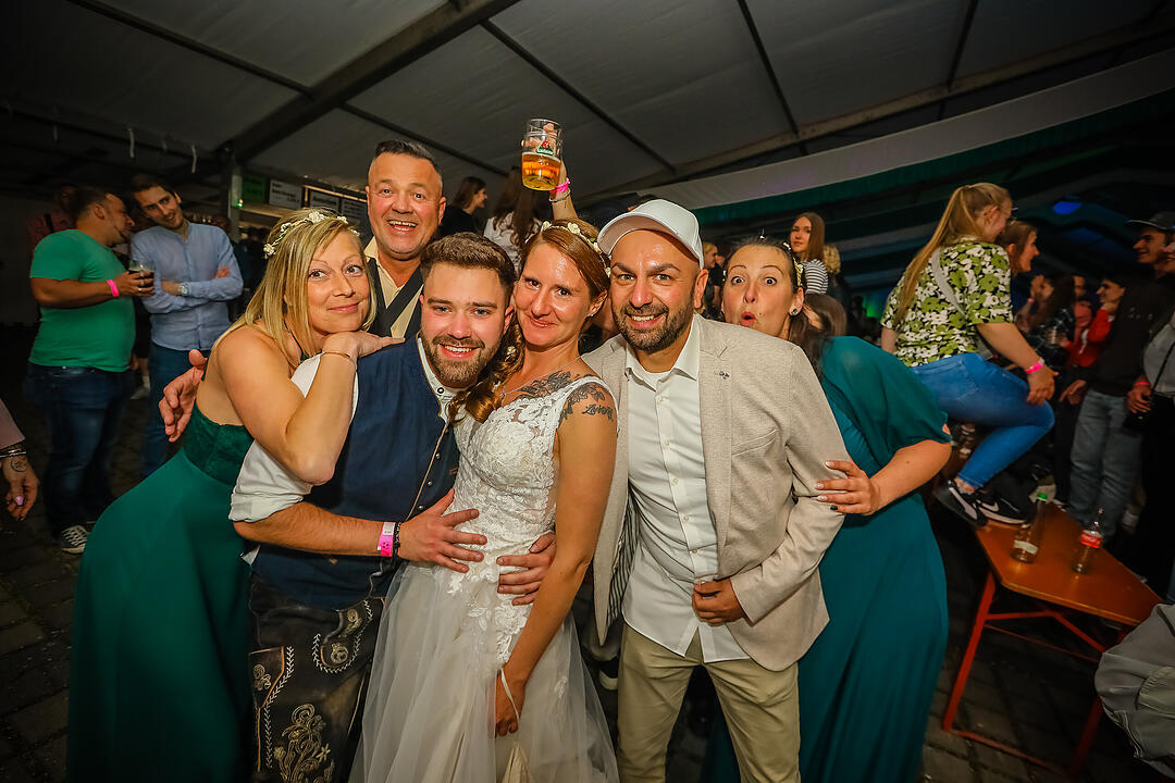 Samstagsparty im Festzelt!