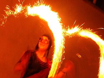 Die Feuershow begeisterte die Besucher. Fotos: Sonja Adam