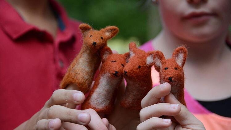 Tiere aus Filz haben die Kinder beim Bund Naturschutz gefertigt, nachdem sie sich das Original im Wildpark Klaushof genau angeschaut hatten.  Foto: Elisabeth Assmann