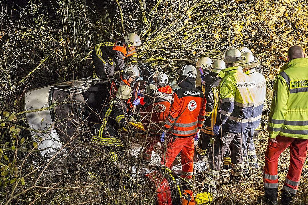 Haßfurt: Fahrer nach Unfall auf der A70 stundenlang eingeklemmt