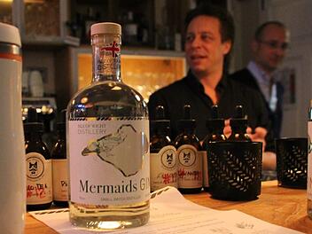 Gin von der Isle of Wight:  "Mermaid's" heißt er - der Gin der Meerjungfrau. Foto: Simone Bastian