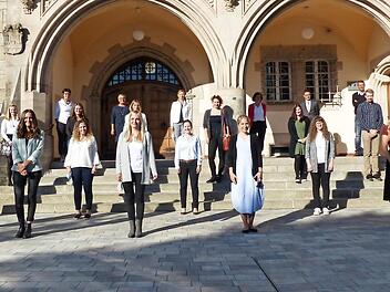 Die Lehramtsanwärter für den Landkreis Forchheim. Gestern wurden sie vereidigt, heute beginnt ihr Dienst an den Schulen des Landkreises. Foto: Pauline Lindner
