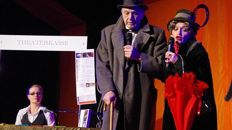 An der Theaterkasse (von links) Marie-Luise Treuner, Harry Thurn und Andrea Braunersreuther.