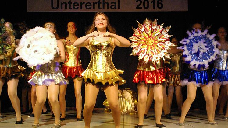 Turnier für Männerballett in Untererthal. Auch Mädels durften eine Einlage geben.