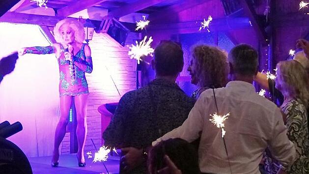 Beine bis zum Hals: Da w&uuml;rden selbst die Kessler-Zwillinge staunen.  Fotos: Pauline Lindner