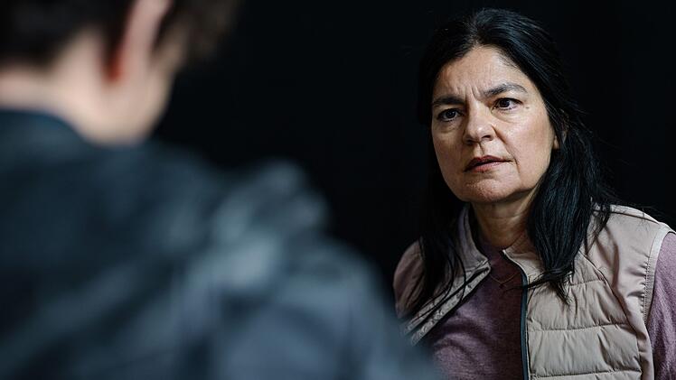 Momos Mutter Amira (Jasmin Tabatabai) wei&szlig; nicht, wie es weitergehen soll.