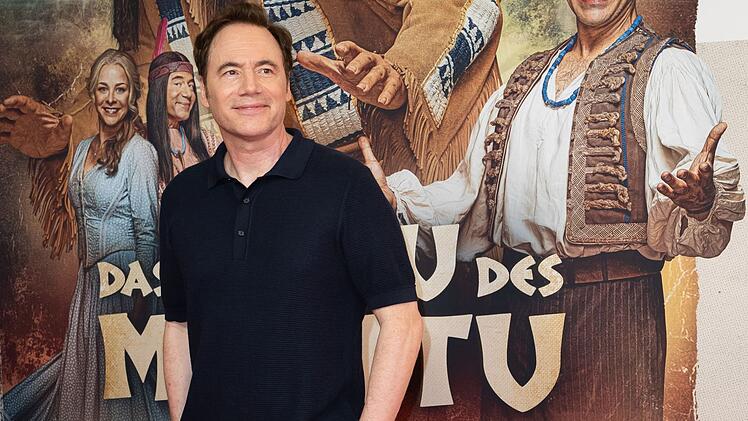 Michael "Bully" Herbig erh&auml;lt eine Ehrung f&uuml;r den Kassenschlager "Das Kanu des Manitu".