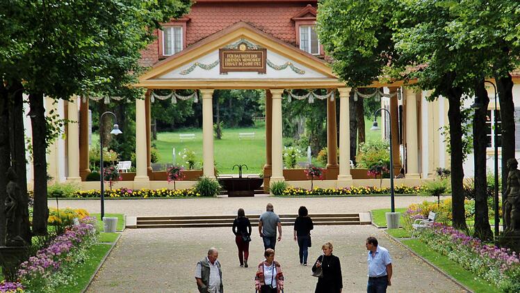 Einen Blick in den Kurpark von Bad Bocklet. Hier finden Patient und pflegender Angehörige Erholung.  Foto: Werner Vogel