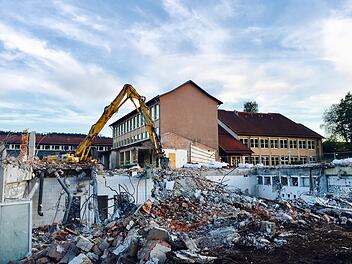 Die Sanierung der Grundschule Wildflecken wird rund 400 000 Euro teurer als bisher geplant. Grund dafür ist die gute Auslastung in der Baubranche. Immer weniger Firmen melden sich auf Ausschreibungen, das treibt die Preise nach oben. Sebastian Schmitt
