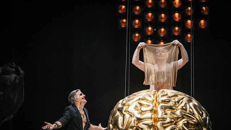 "Das Rheingold" von Richard Wagner feierte in der Regie von Alexander Müller-Elmau Premiere am Landestheater Coburg.Foto: Sebastian Buff