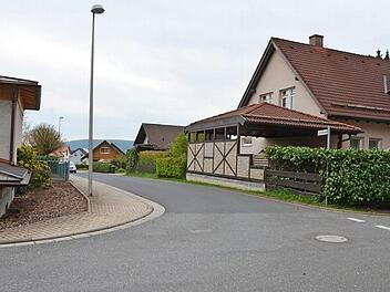 Es geht schon jetzt eng zu, an der Einfahrt von "Zum Rottenbach" nach "Am Brand", meint der Bürgerverein Meilschnitz und fürchtet, dass mit wachsendem Baugebiet der Verkehr deutlich zunimmt. Foto: Rainer Lutz