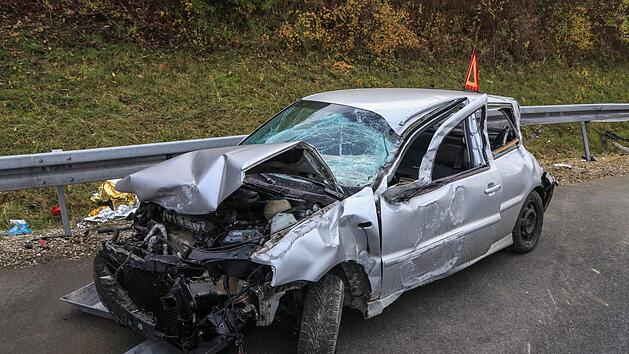 Auf der A70 hat sich am Montagvormittag ein schwerer Verkehrsunfall ereignet. Foto: Merzbach/News5