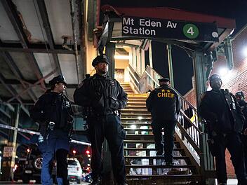 Sch&uuml;sse in New Yorker U-Bahn