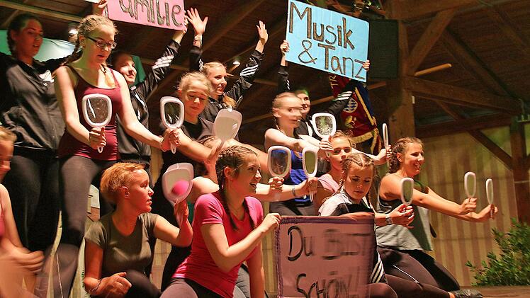 Ein buntes Programm gab es beim Kommersabend des TV Poppenlauer. Foto: Dieter Britz