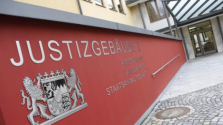 Am Landgericht Coburg wurde ein Rentner aus Bad Rodach wegen sexuellen Missbrauchs von Kindern zu vier Jahren und drei Monaten Freiheitsstrafe verurteilt.  Foto: Jochen Berger