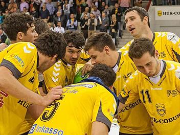 Die Spieler des HSC 2000 Coburg haben sich viel vorgenommen. Am Samstag ab 19.30 Uhr soll die schlechte Leistung der Vorwoche (21:25-Niederlage beim HC Elbflorenz) ausgebügelt werden. Mit einem Heimsieg vor rund 3000 Zuschauern in der HUK-Coburg-Arena soll der Startschuss für eine erfolgreiche Aufholjagd gelingen an deren Ende der Titelgewinn in der 3. Liga Ost stehen soll. Foto: Uwe Gick