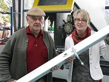 Nach 60 Jahren als Chef übergab der gelernte Hufschmied Horst Söder im vergangenen Jahr seinen Metallbau-Betrieb samt Inventar und 20 Mitarbeitern an seine älteste Tochter Vera Söder. Foto: Ralf Ruppert