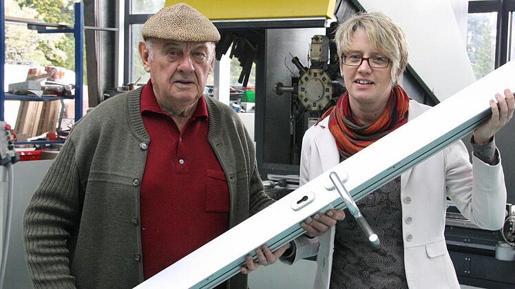 Nach 60 Jahren als Chef übergab der gelernte Hufschmied Horst Söder im vergangenen Jahr seinen Metallbau-Betrieb samt Inventar und 20 Mitarbeitern an seine älteste Tochter Vera Söder. Foto: Ralf Ruppert