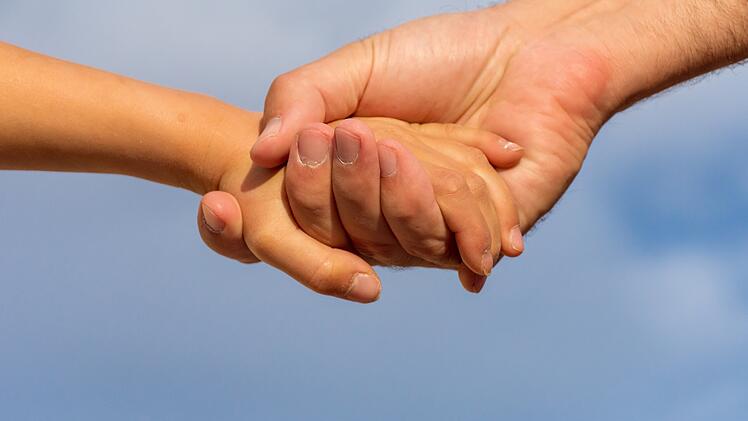 W&uuml;rzburg: Pflegeeltern werden - Stadt und Landkreis laden zu Infoabend ein