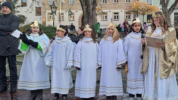Auftritt des Christkinds mit seinen Engelchen