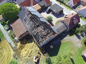 Ehemaliger Stall geht in Flammen auf: Hoher Schaden