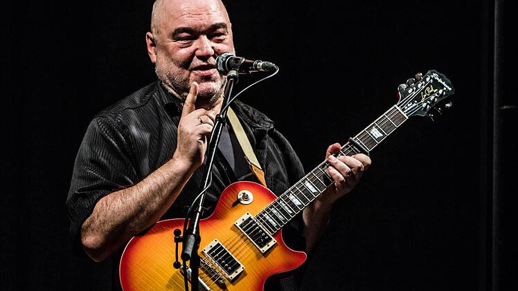 Liedermacher und Prediger gegen Menschenhasserei: Wolfgang Buck gastierte im "Schwarzen Bären". Foto: Jochen Berger