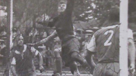 Der bayerische Auswahltorhüter war Spezialist bei der Abwehr von Eckbällen. Foto: Dieter Seyfarth
