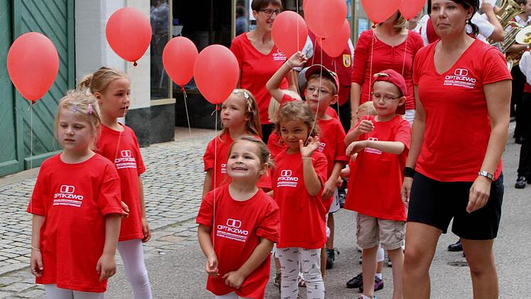 Auch die Kleinsten der SG Eltmann waren im Festzug vertreten und für die Kinder gab es ja auch eine Spielstraße.