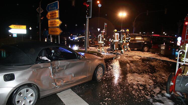 Unfall auf der B 303 an der Kreuzung Neuenmarkt/Wirsberg. Foto: Jürgen Gärtner