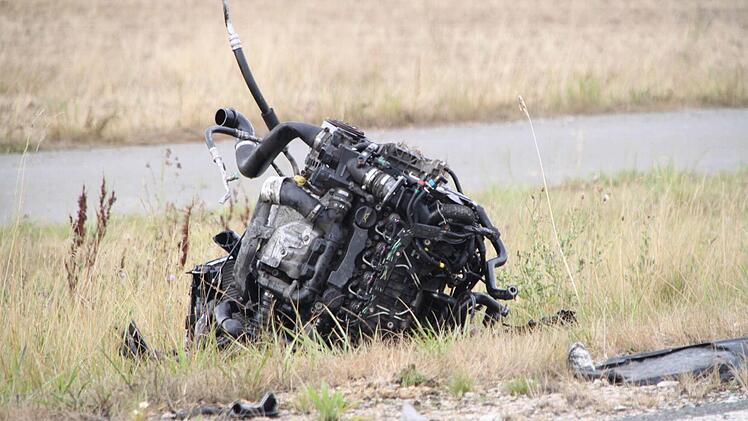 Der Motorblock wurde aus dem Mazda gerissen. Foto: Jürgen Gärtner
