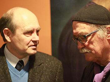 Vater der Lindenstraße: Hans W. Geißendörfer (rechts) beim Coburg-Besuch 2011 im Gespräch mit Kino-Chef Oskar Heublein. Foto: Archiv/Jochen Berger