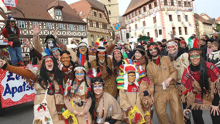 Diese Indianer kennen keinen Schmerz. "Bummeln, Poppen, Eiergrabschen, ist das Hobby der Apachen!"