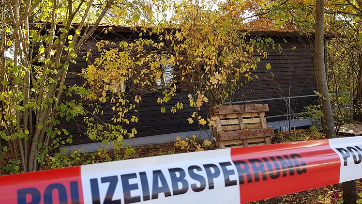 Das Gelände um das Tennisheim wurde von der Polizei abgesperrt.Foto: Eckehard Kiesewetter
