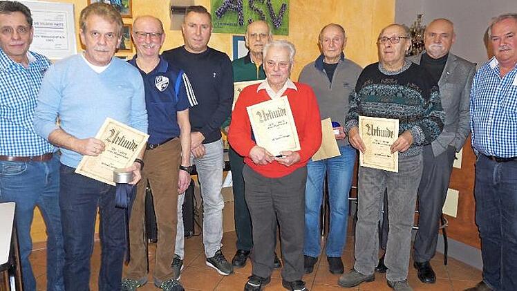 Die Jubilare des ASV Weisendorf mit den beiden Vorsitzenden Fotos: Richard Sänger